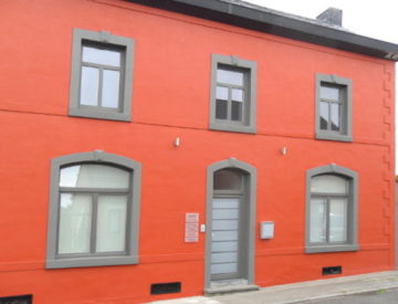 Rénovation réalisée avec des châssis en PVC gris quartz à JAMBES
