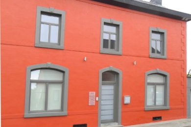 Rénovation réalisée avec des châssis en PVC gris quartz à JAMBES