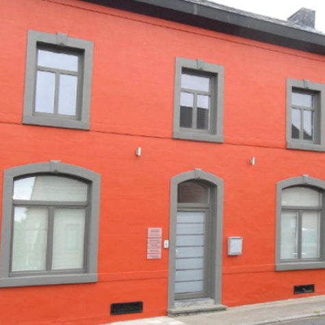 Rénovation réalisée avec des châssis en PVC gris quartz à JAMBES