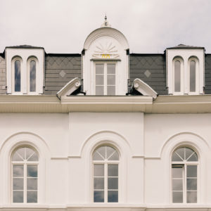 façade maison de maître avec plein cintre